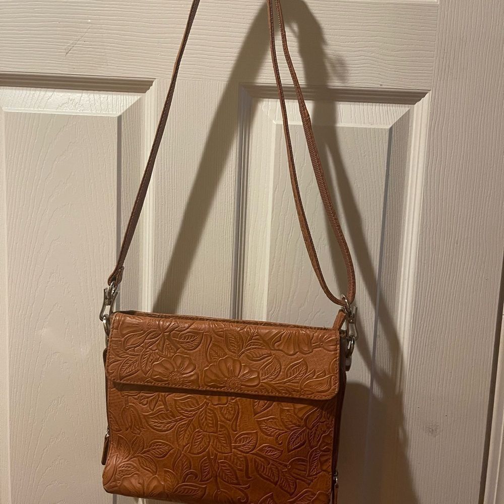 Gun Tote’n Mamas tooled tan leather concealed carry purse crossbody bag